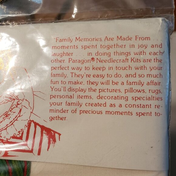 Paragon Needlecraft Kit 6441 CHRISTMAS GREENERY 4 Napkins Vintage Fiber Art - Picture 6 of 8